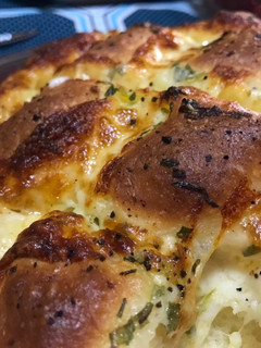 Una foto de Pan de ajo y queso