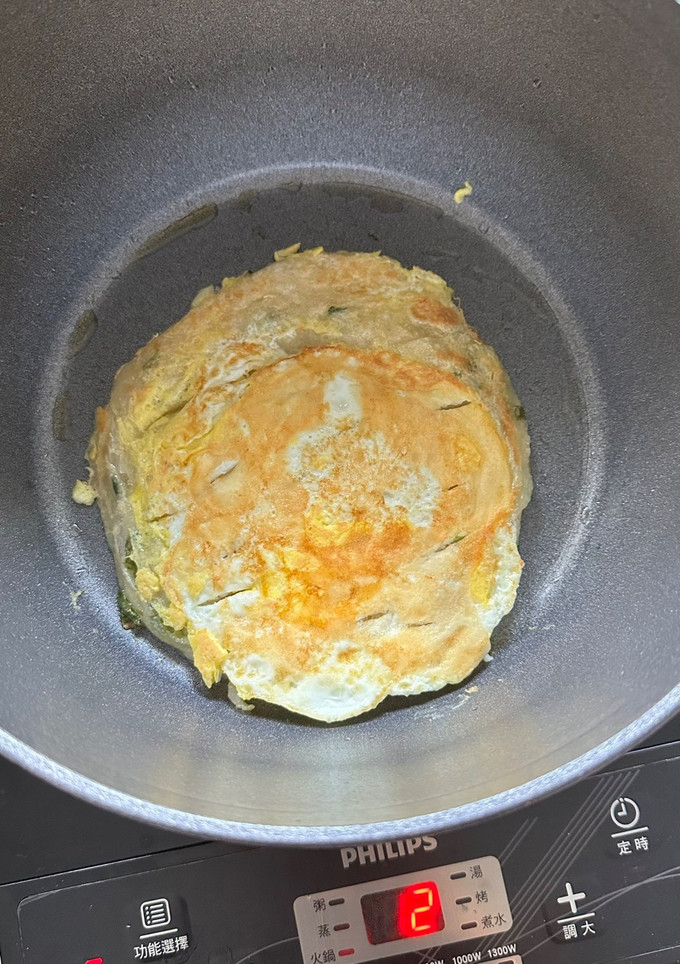 蔥油餅加蛋｜#電磁爐 #我的人生第一次料理 的食譜成品照片