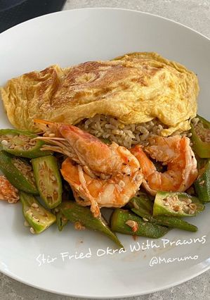 A picture of Stir Fried Okra With Prawns.