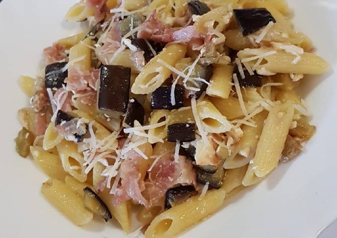 Ricetta Penne con melanzane e prosciutto cotto di Giorgina Alexa - Cookpad