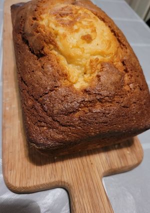 A picture of Lemon yogurt cake.