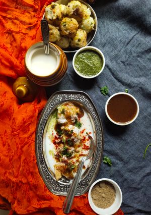 फलाहारी दही भल्ले (falahari dahi bhalle recipe in Hindi) रेसिपी मुख्य फोटो