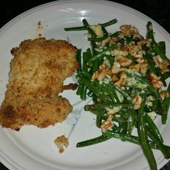 A picture of Green Beans with Blue Cheese and Walnuts.