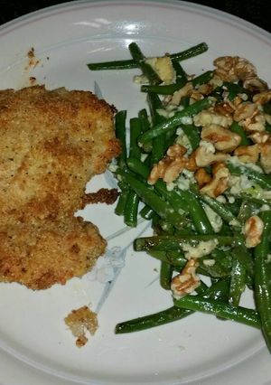 A picture of Green Beans with Blue Cheese and Walnuts.