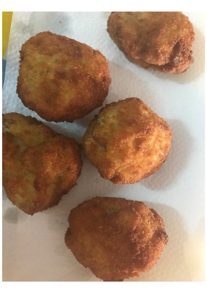 Una foto de Croquetas de pollo al horno y espinacas