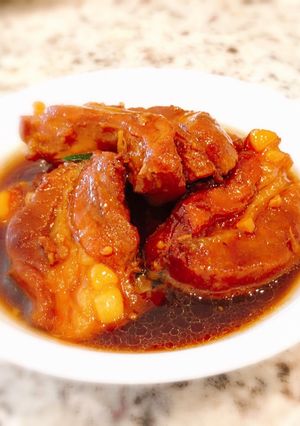 Hình của món Sườn Sụn Kho Tàu.
