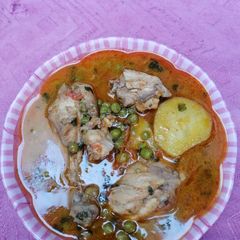 A picture of Chicken aaloo matar.