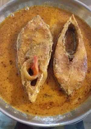 हिलसा फिश करी (Hilsa Fish Curry Recipe in Hindi) रेसिपी मुख्य फोटो