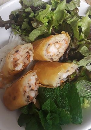 Hình của món Bún chả giò tôm.