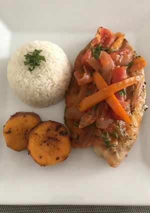 Una foto de Pescado a la Chorrillana a lo Carmelita