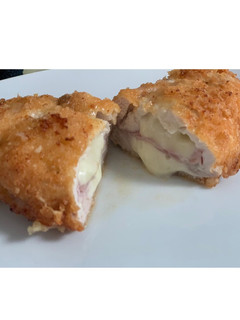 Una foto de Cordon bleu keto (sin gluten) con costra de parmesano 😋