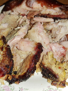 Una foto de Pernil de cochinillo asado al carbón