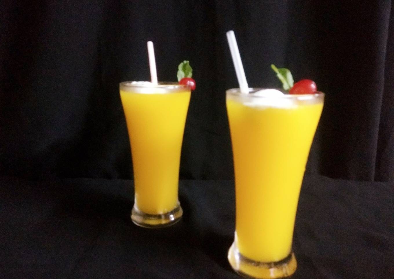 Homemade mango frooti