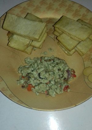 A picture of Fried yam n egg sauce.