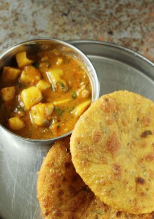 A picture of Aloo tamatar ki sabzi.