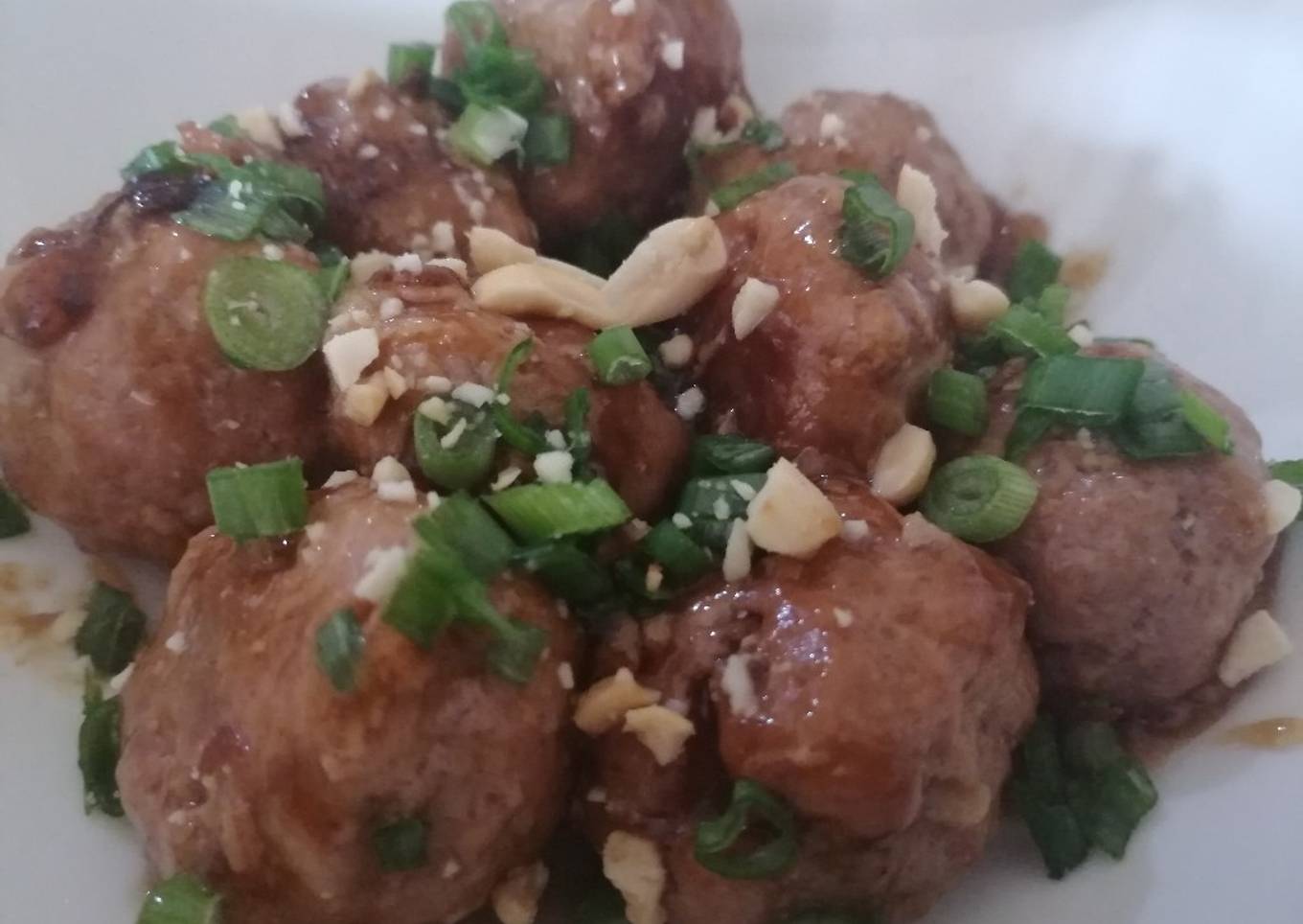 Alb贸ndigas chinas Kung Pao 馃嵅