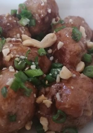 Una foto de Albóndigas chinas Kung Pao 🍲