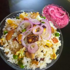 A picture of Navratan pulao.