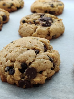 A picture of Peanut Butter Chocolate Chip Cookies.