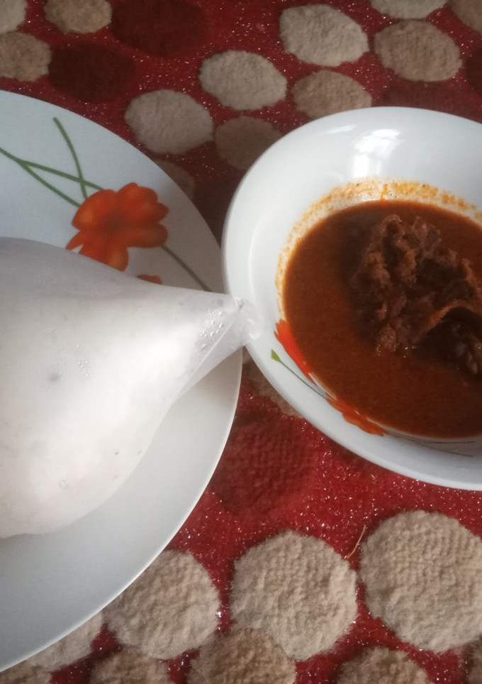 Tuwon shinkafa da miyar guro ainihin hoton girkin