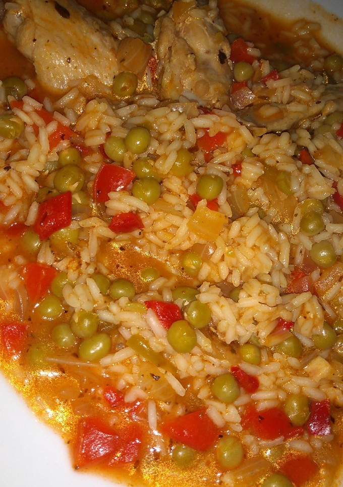 Una foto de Guiso de arroz con pollo