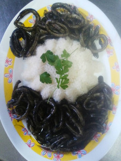 Una foto de Calamares en su tinta