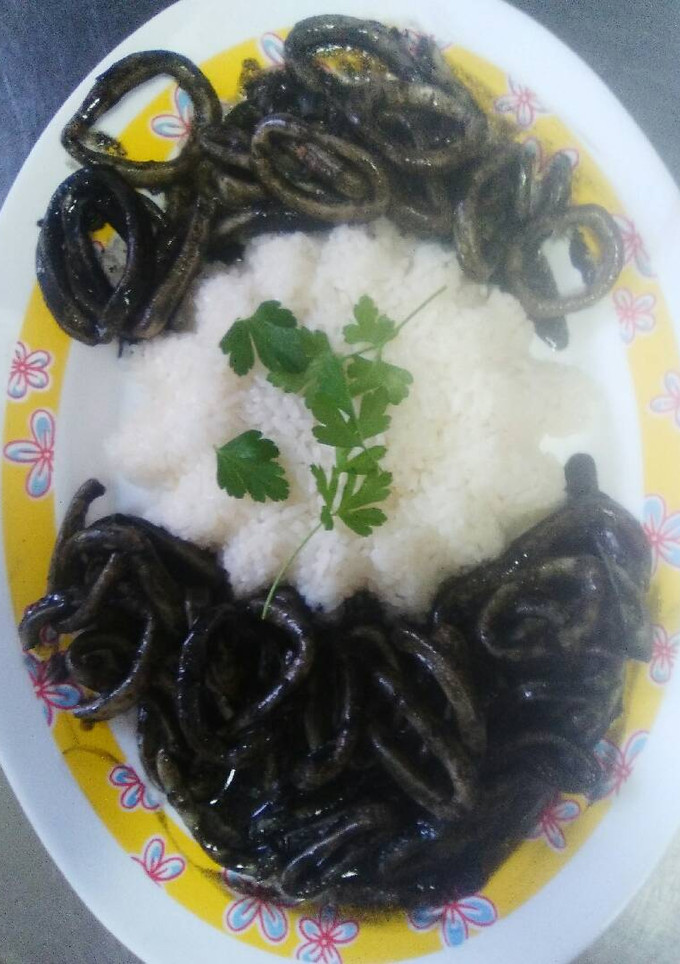 Una foto de Calamares en su tinta