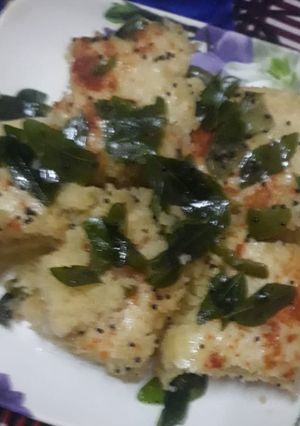 ढोकला (dhokla recipe in Hindi) रेसिपी मुख्य फोटो