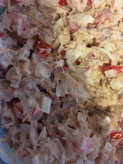 Una foto de Ensalada de atún fresca y sencilla