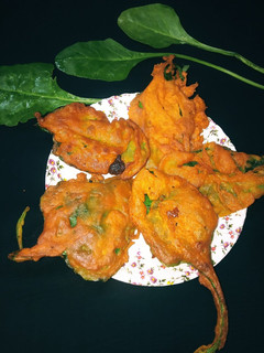 पालक के पकौड़े (Palak ke pakode recipe in Hindi) रेसिपी मुख्य फोटो