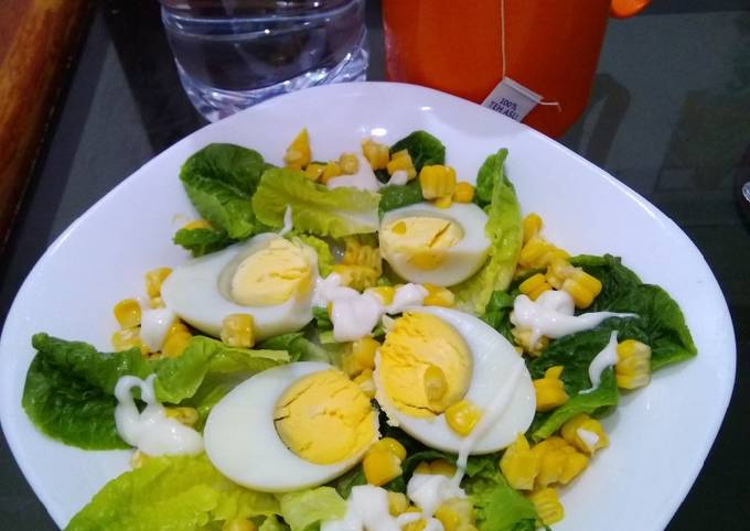 Salad letuce jagung dan telor rebus(sarapan)