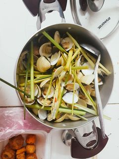 Hình của món Nghêu hấp sả ớt.