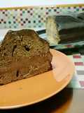 Bizcocho relleno de trufa y cubierto de chocolate (con licor)