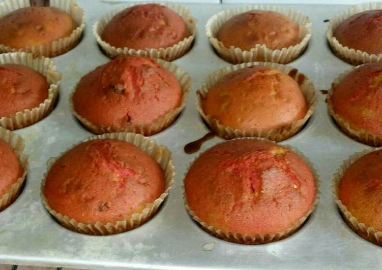 Mixed coloured cupcakes