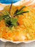 Vieiras rellenas gratinadas al champán