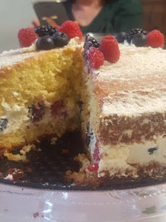 Una foto de Tarta de queso mascarpone y frutos rojos