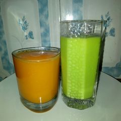 A picture of Avocado and paw paw smoothies.