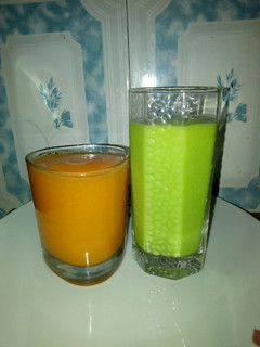 A picture of Avocado and paw paw smoothies.