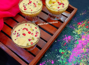 A picture of Fruit Custard.