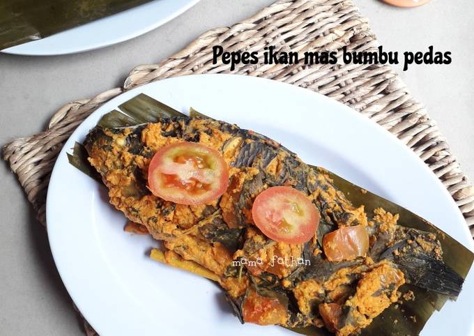 Pepes ikan mas bumbu pedas