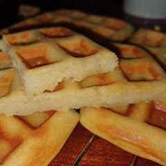 A picture of Yummy crunchy and fluffy waffles.