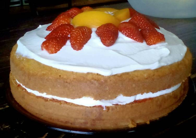 Step-by-Step Guide to Prepare Homemade Victoria Sponge Cake with Creme Fraiche and Fruit Topping
