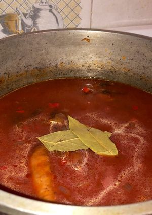 Una foto de Estofado de carne🥩🥩🍝