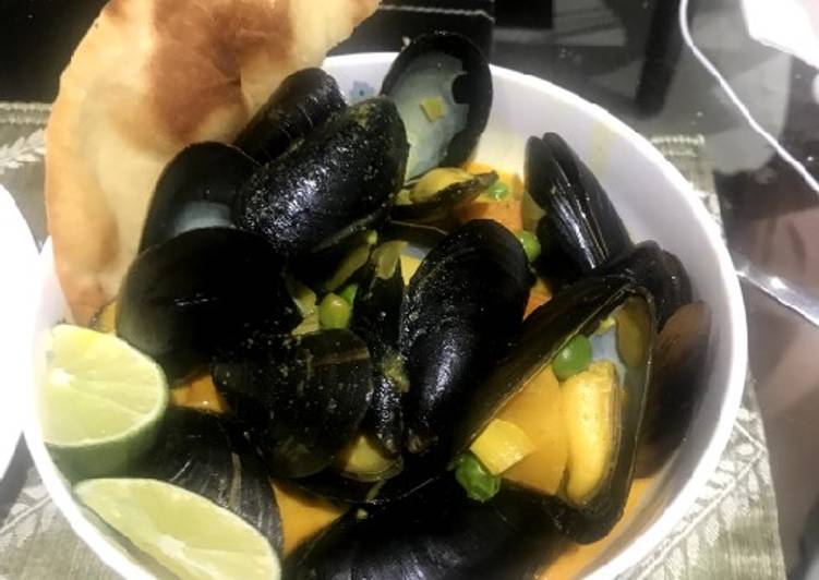 Get Breakfast of Curry Mussels