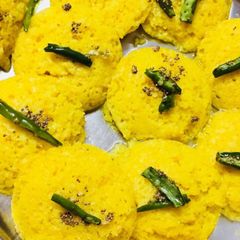 A picture of Dhokla idli.