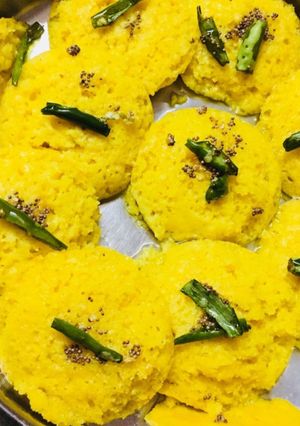 A picture of Dhokla idli.
