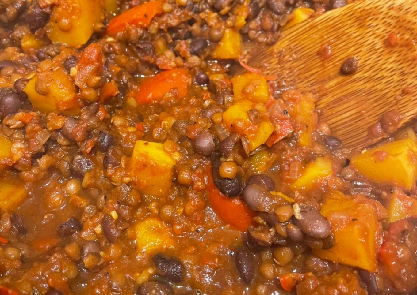 Black bean and lentil chilli