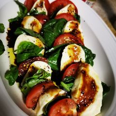 Caprese Salad🇮🇹 A picture of Caprese Salad🇮🇹.