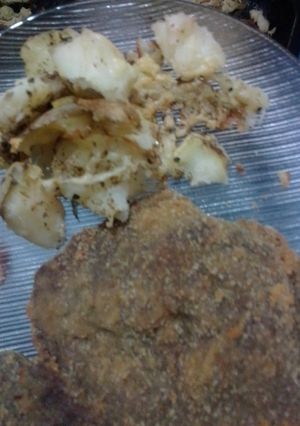 Una foto de Milanesa con papas estrelladas