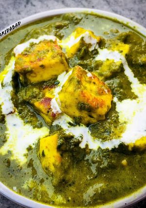 A picture of Palak paneer.